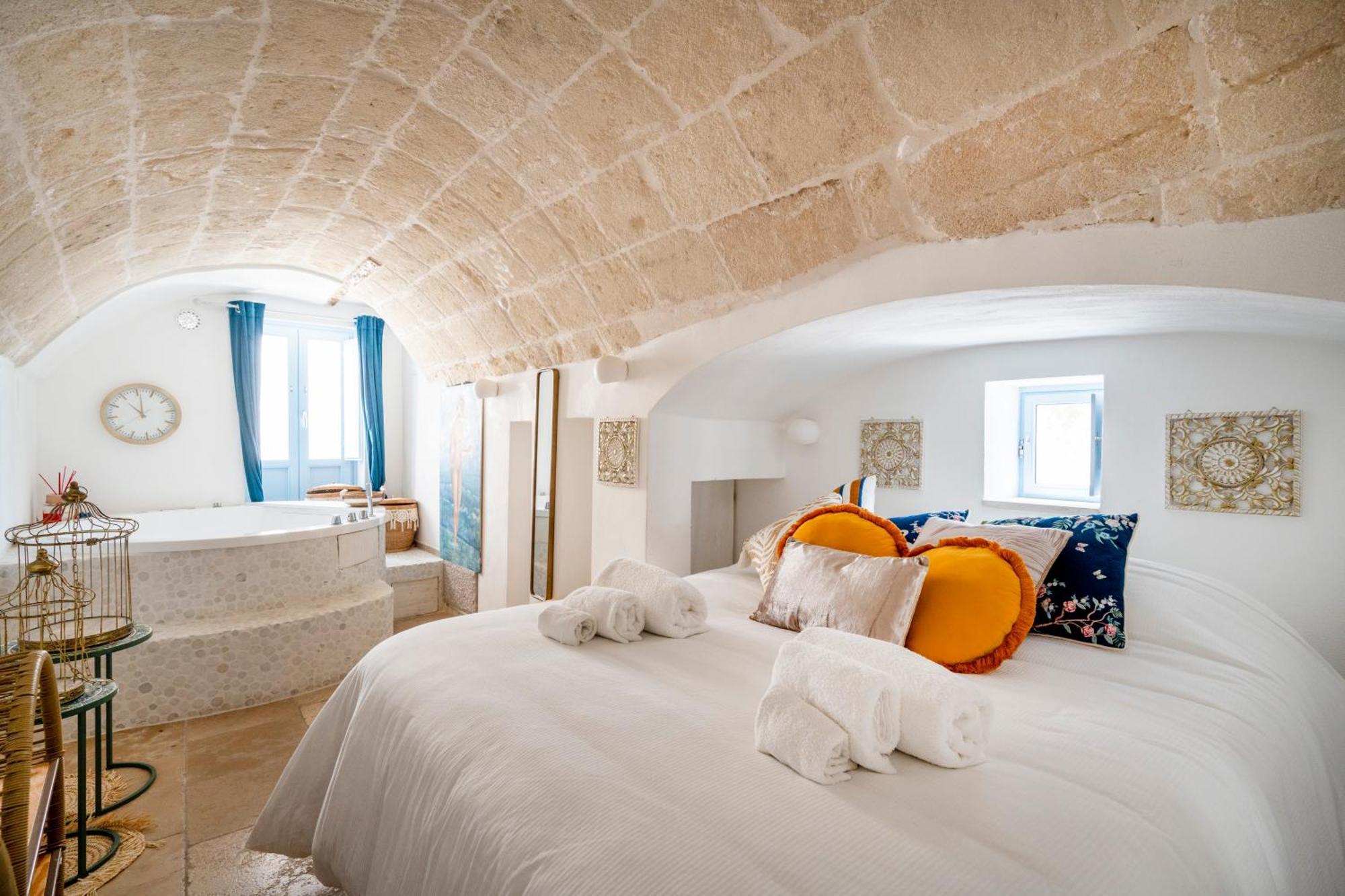 Apulia Charming Suites - Casa Lonfo Suite Sole Monopoli Buitenkant foto