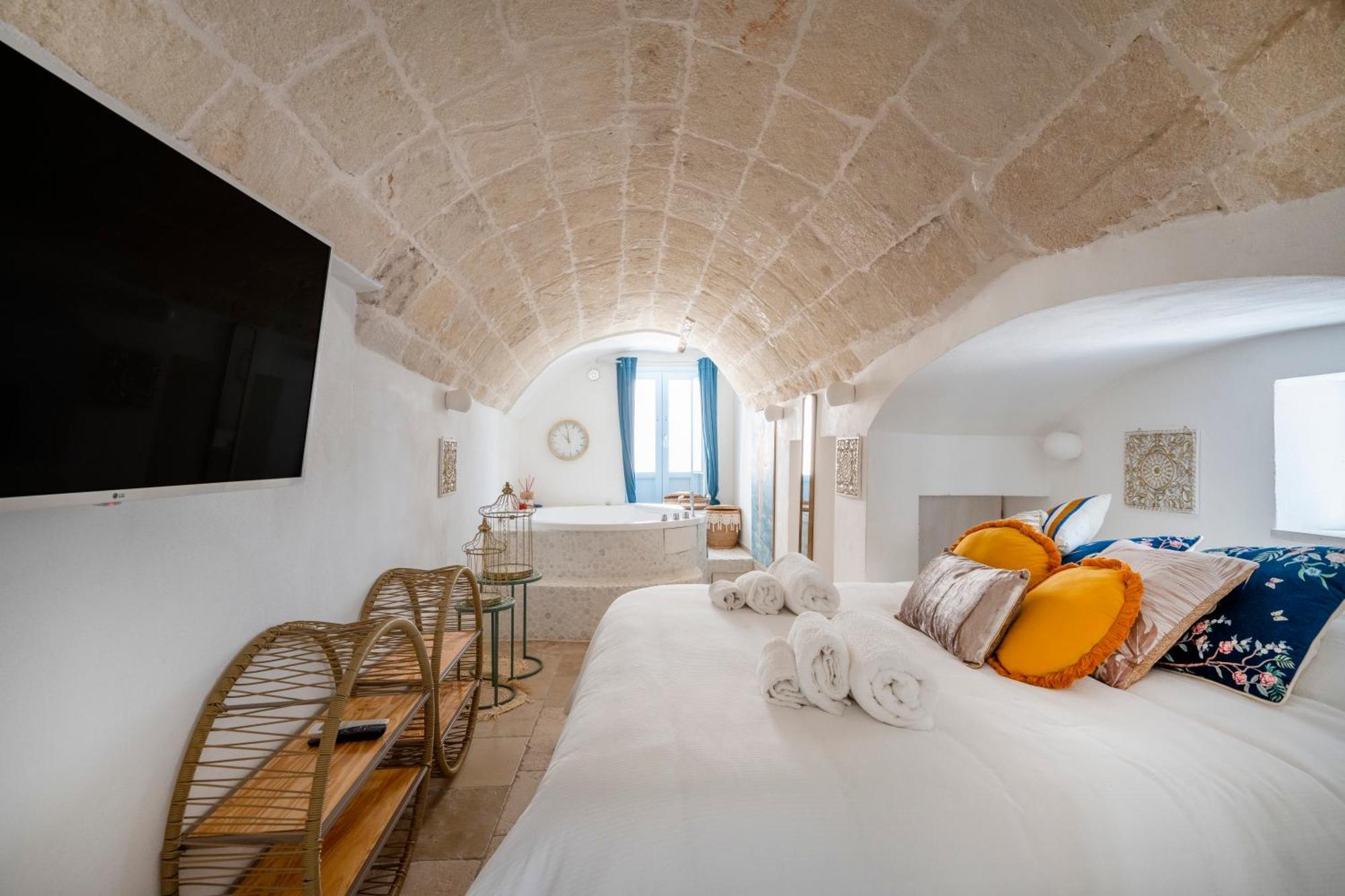 Apulia Charming Suites - Casa Lonfo Suite Sole Monopoli Buitenkant foto